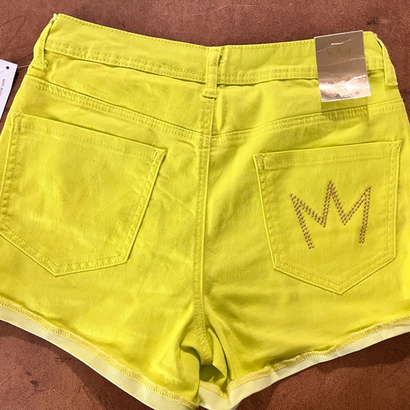 NEW Nicki Minaj shorts 9/10 - Picture 3 of 4